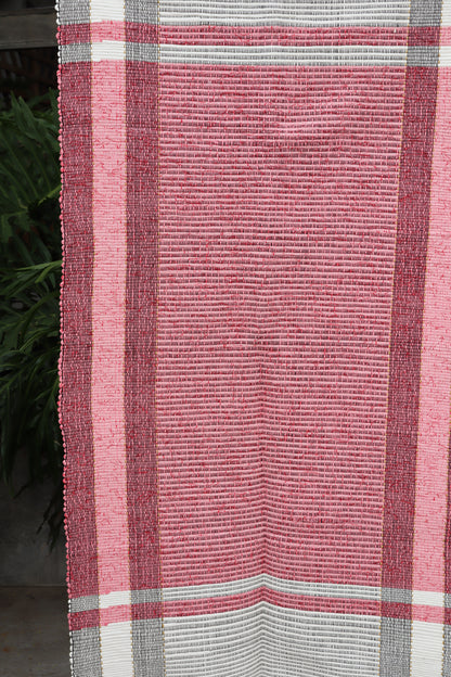 Tapete Médio em Malha Moldura Rosa
