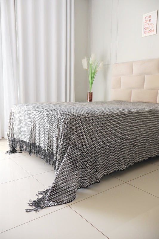 Colcha para Cama Queen em Renda Preta e Cru 2,30x2,90m