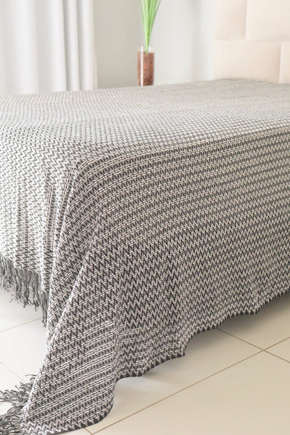 Colcha para Cama Queen em Renda Preta e Cru 2,30x2,90m