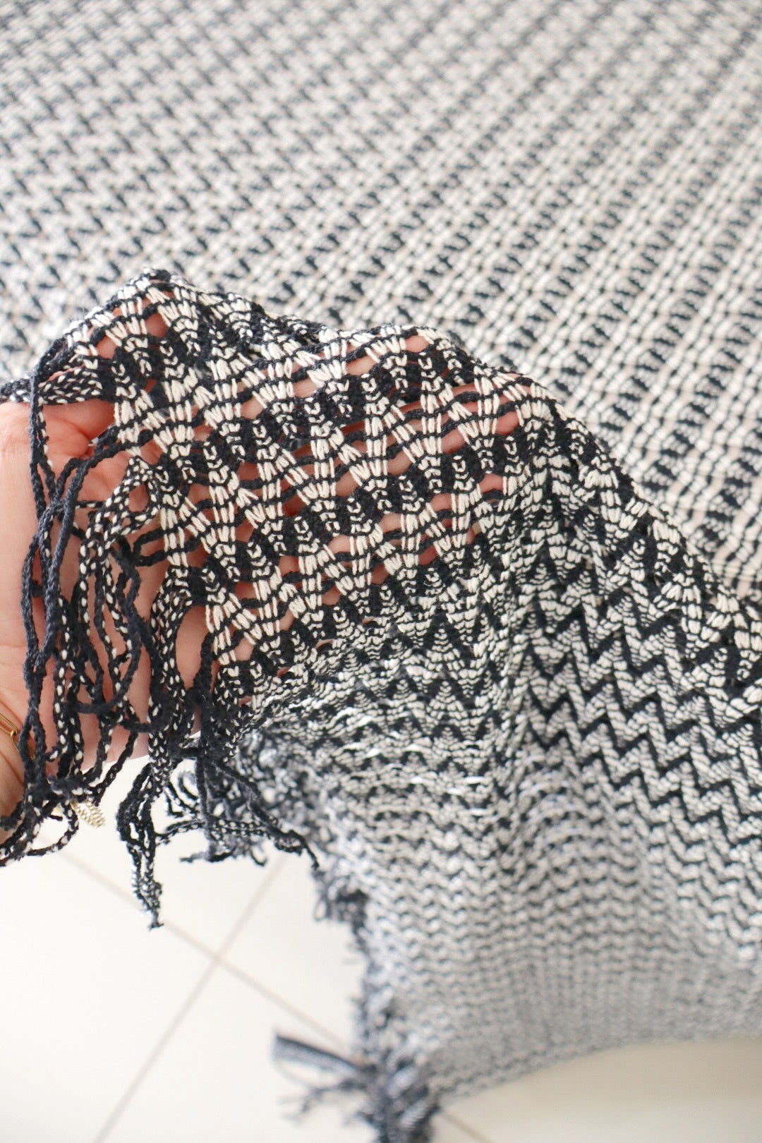 Colcha para Cama Queen em Renda Preta e Cru 2,30x2,90m