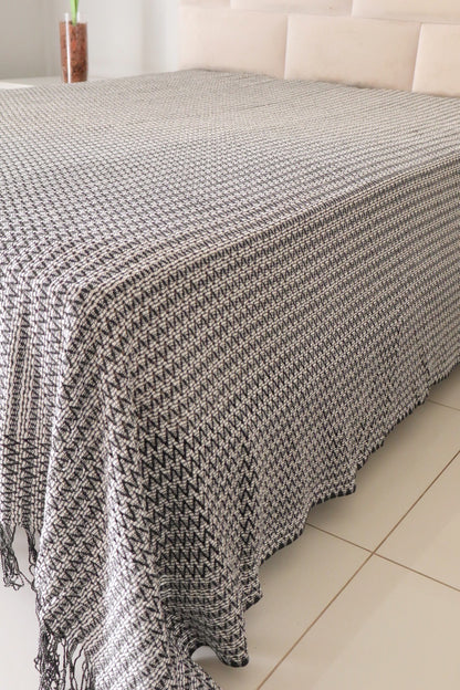 Colcha para Cama Queen em Renda Preta e Cru 2,30x2,90m