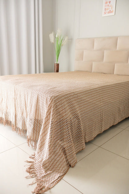 Colcha para Cama Queen em Renda Bege e Cru 2,30x2,90m
