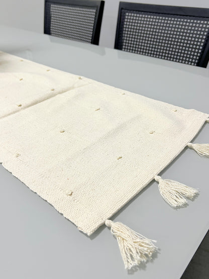 Caminho de Mesa Algodão com Pompom Cru