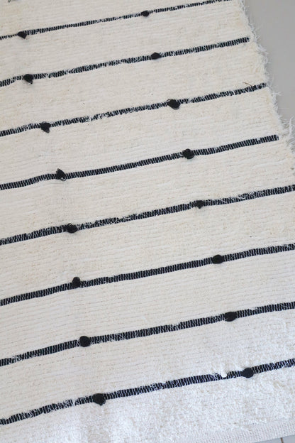 Tapete Médio Algodão Puxadinho Pompom Preto 0,80x1,50m