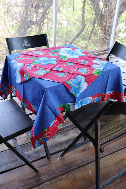 Toalha de Mesa com Barra de Chita Azul/ Vermelho com Composê 1,5mx1,5m