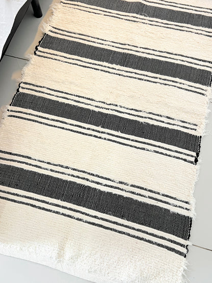Tapete Médio Chic Felpudo Preto e Cru 0,80x1,40m