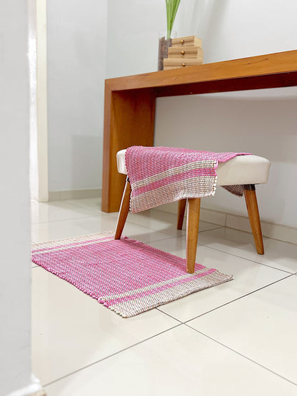 Par de Tapete de Malha Sem Franja Moldura Rosa