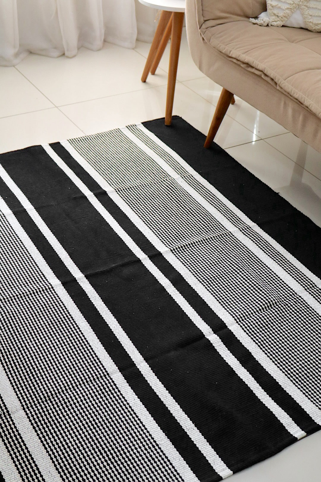 Tapete em Linha Preto Listrado 1,50x1,50m