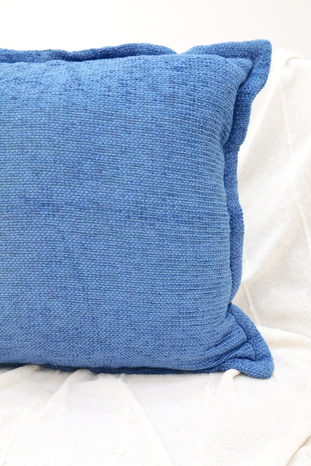Capa de Almofada em Chenille com Aba Lateral Azul 45x45