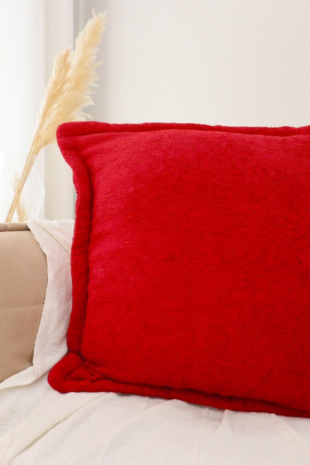 Capa de Almofada em Chenille com Aba Lateral Vermelha 45x45