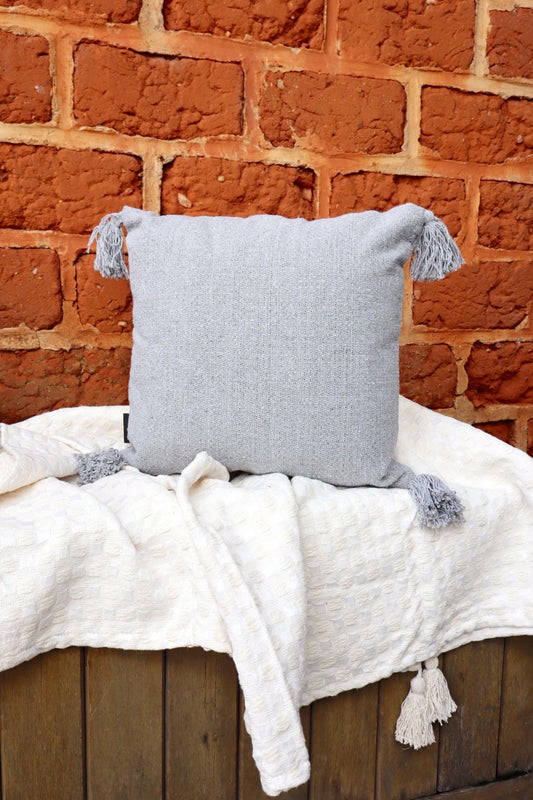 Capa de Almofada Boho com Pompom Cinza 45x45