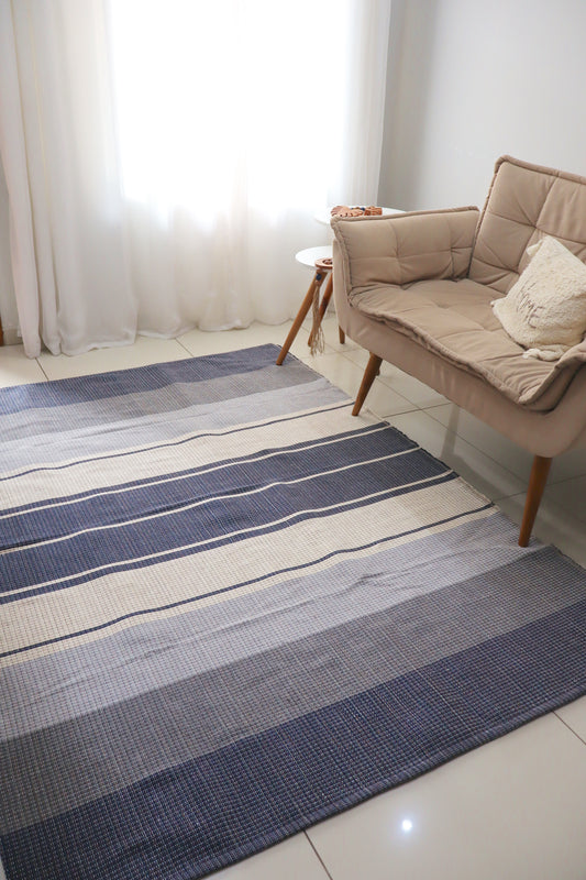 Tapete em Linha Listrado Azul e Cru 1,50x2,00m