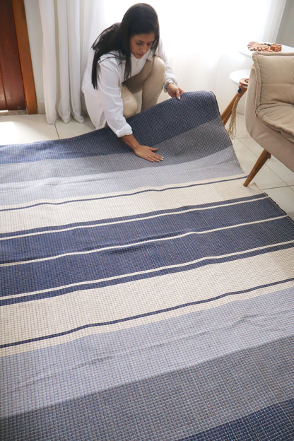 Tapete em Linha Listrado Azul e Cru 1,50x2,00m