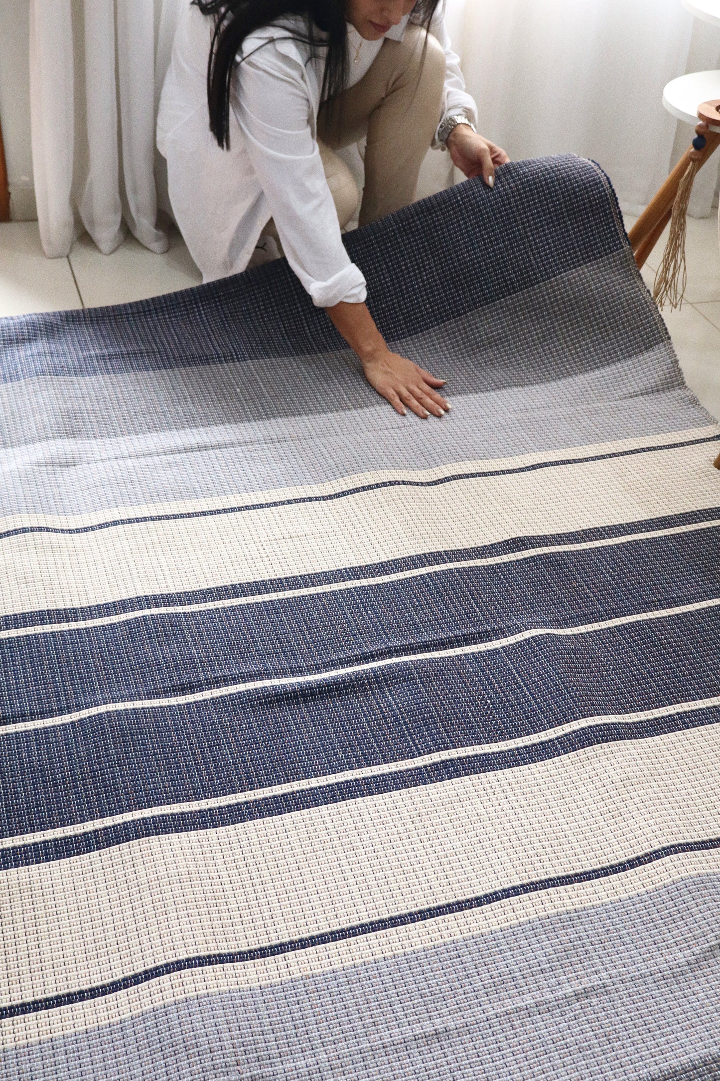 Tapete em Linha Listrado Azul e Cru 1,50x2,00m