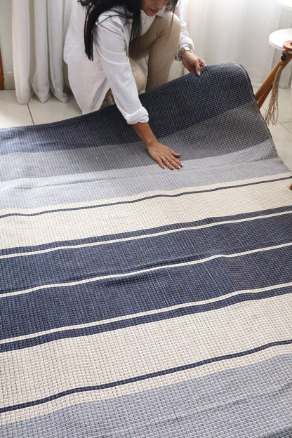 Tapete em Linha Listrado Azul e Cru 1,50x2,00m