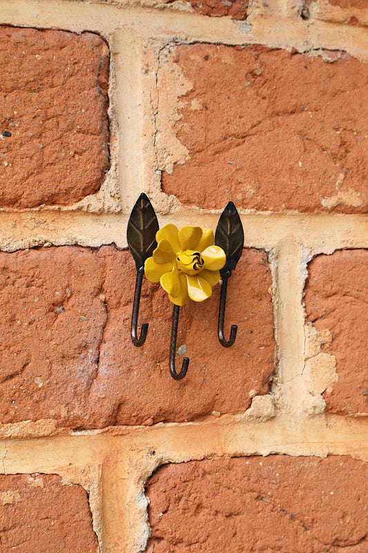 Porta Chaves Flor Ferro mostarda