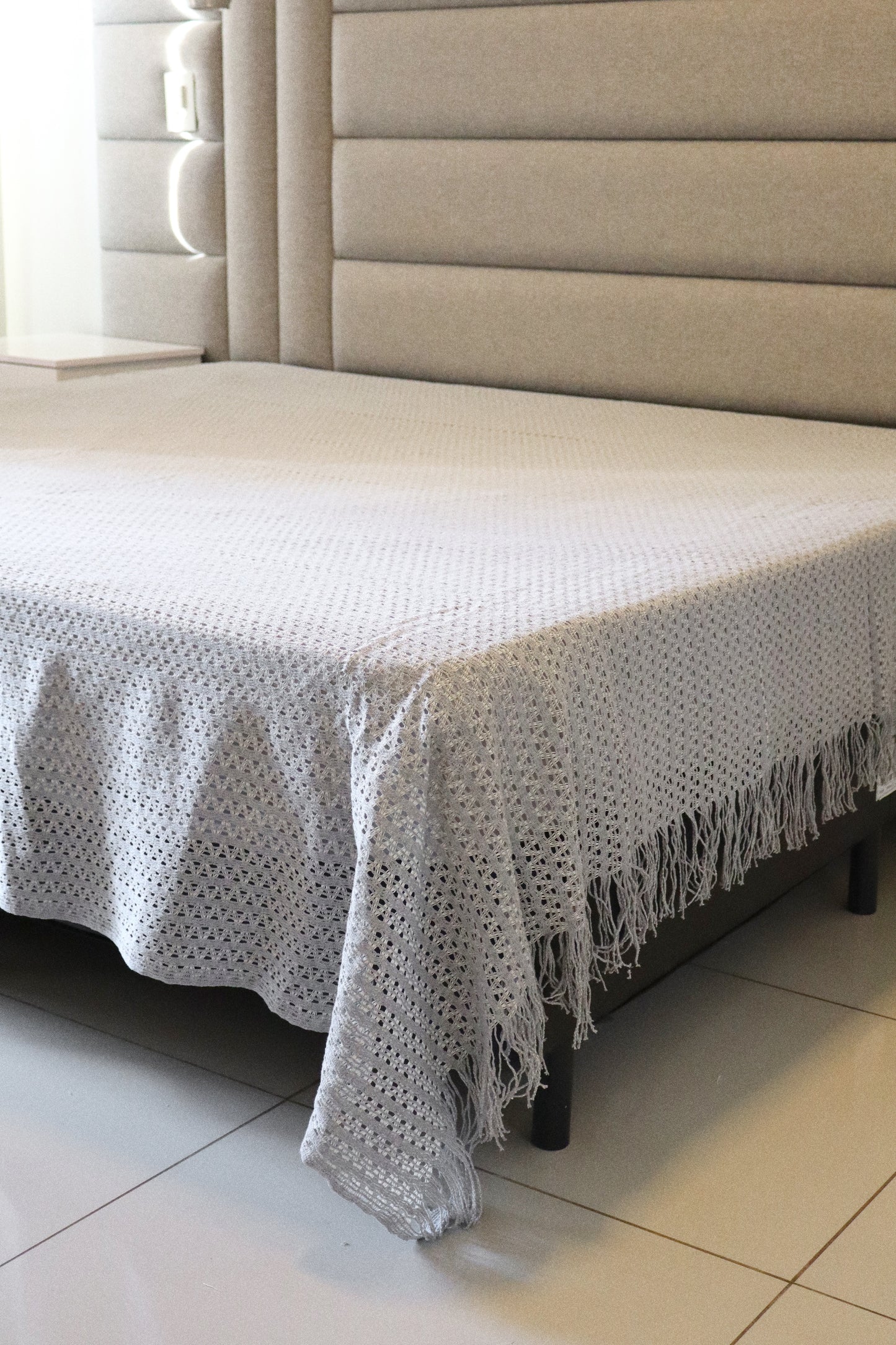 Colcha para Cama Queen em Renda Cinza 2,30x2,90m
