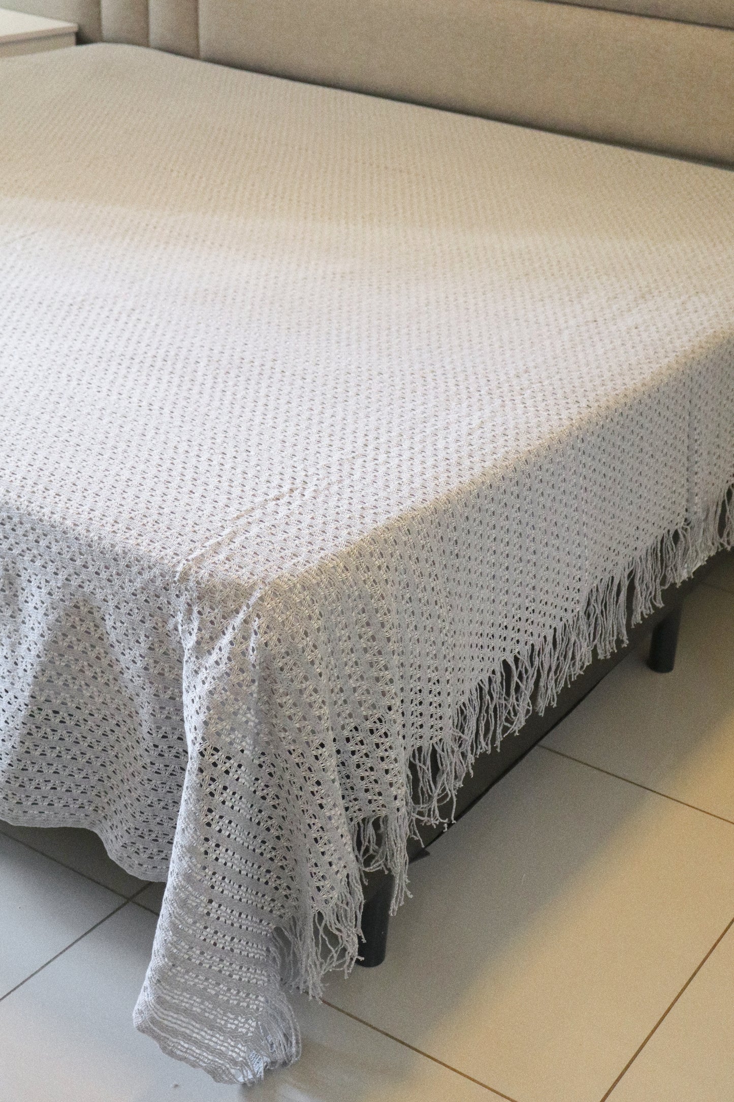 Colcha para Cama Queen em Renda Cinza 2,30x2,90m