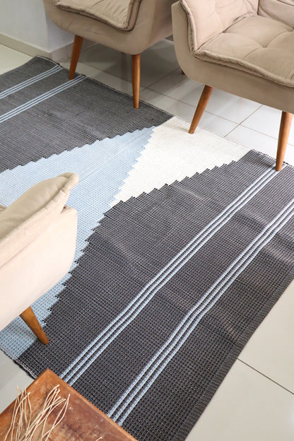 Tapete Linha Trabalhado Bico Lateral Preto e Azul 1,50x2,00m