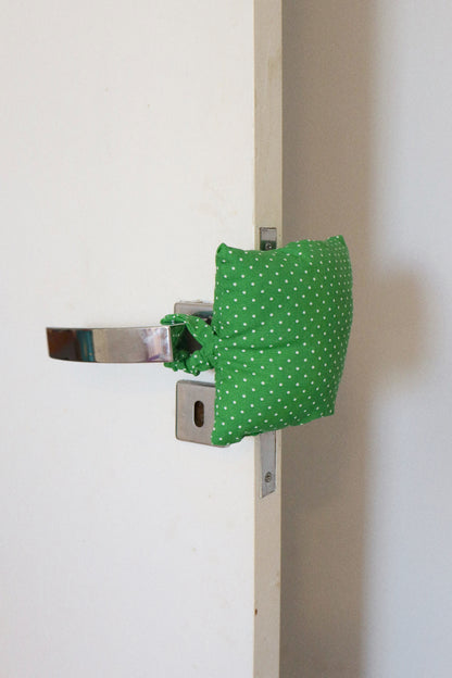 Protetor de Porta  “Não Bate a Porta” Poá Verde