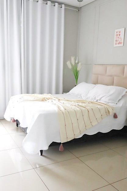 Manta para Sofá / Peseira Pompom Boho Rosê 1,20mx1,80m