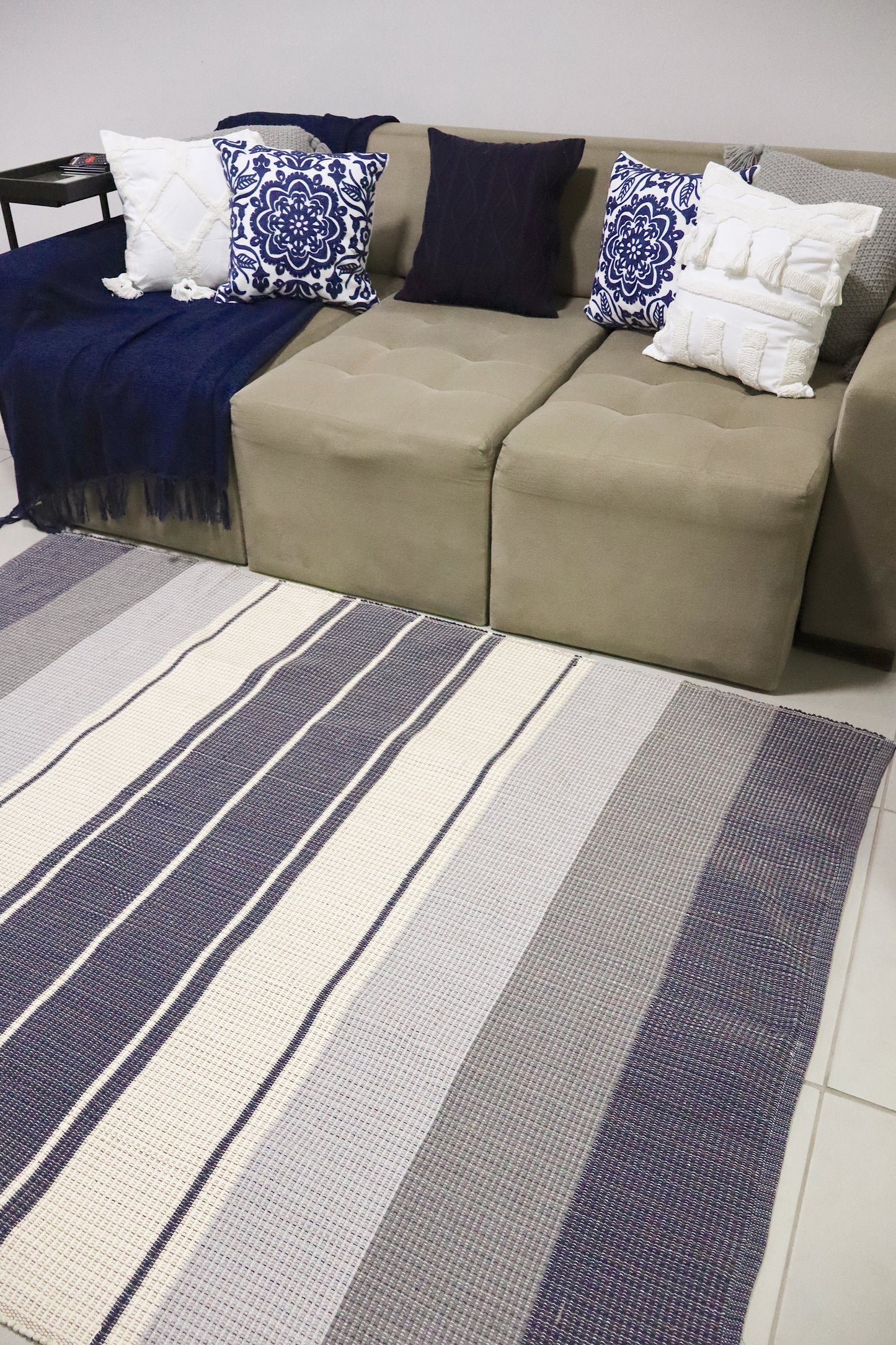 Tapete em Linha Listrado Azul e Cru 1,50x2,00m