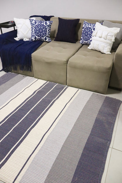 Tapete em Linha Listrado Azul e Cru 1,50x2,00m