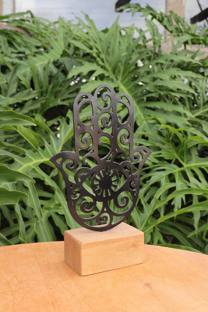 Pedestal Mão de Fátima com Base em Madeira