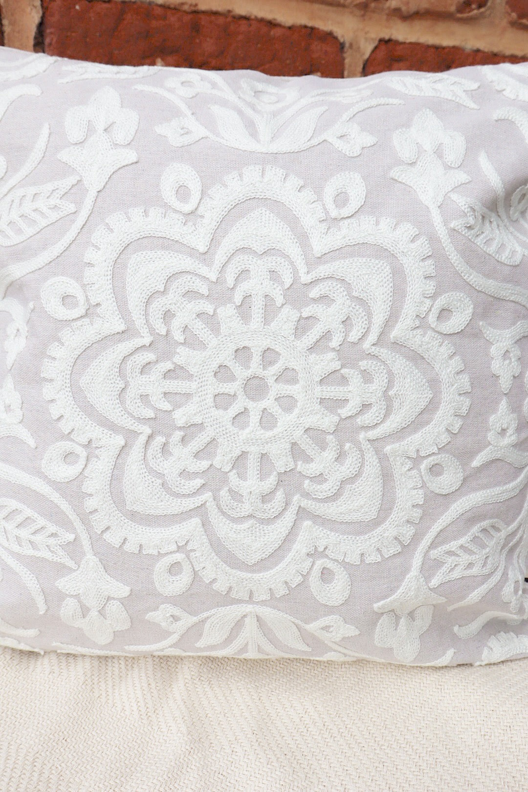 Capa de Almofada Bordada em Linho 45x45 Nude EST002