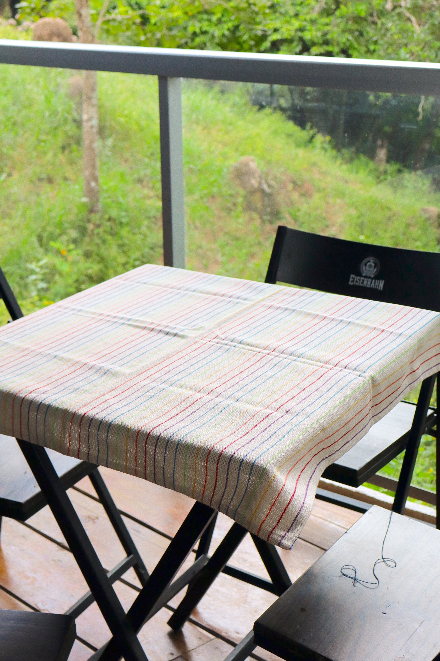 Toalha de Mesa Quadrada Cobre Lanche Arco Íris Listra Fina 0,70x0,70m