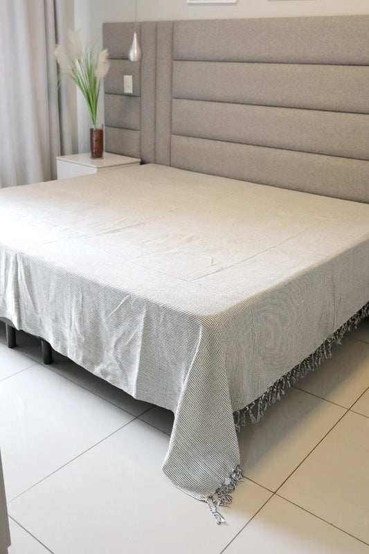 Colcha para Cama Queen 2,40x2,60m Artesanal Cru e Preto