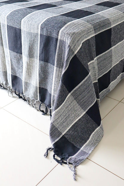 Colcha para Cama Casal 2,20x2,50m Artesanal Xadrez Preta e Cru