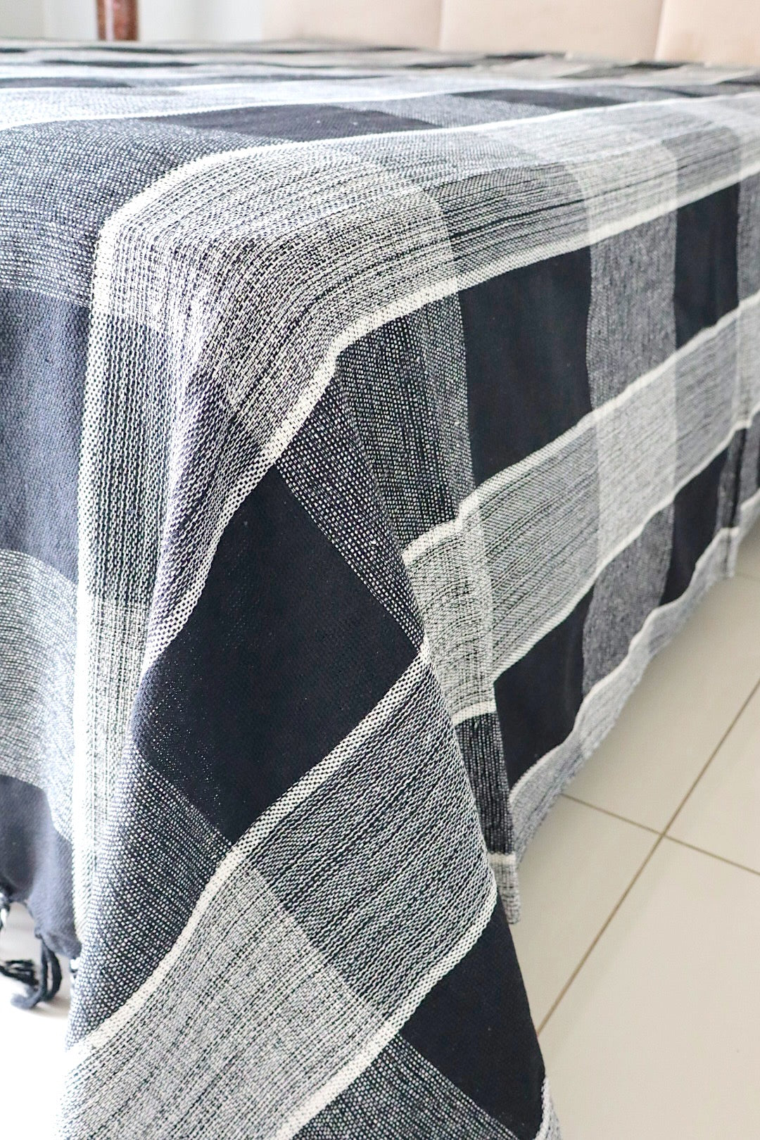 Colcha para Cama Casal 2,20x2,50m Artesanal Xadrez Preta e Cru
