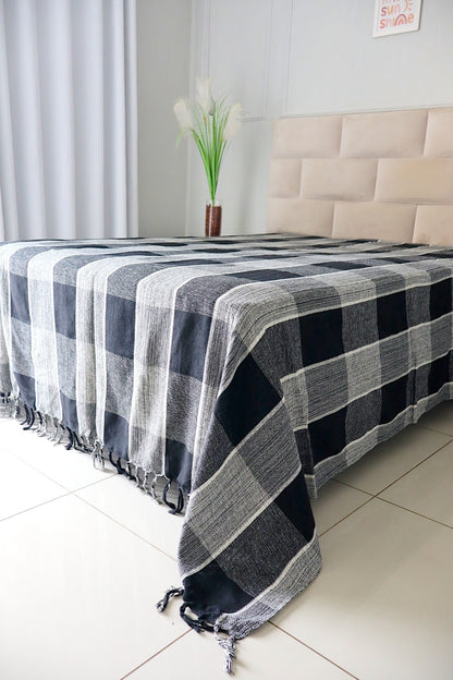 Colcha para Cama Casal 2,20x2,50m Artesanal Xadrez Preta e Cru
