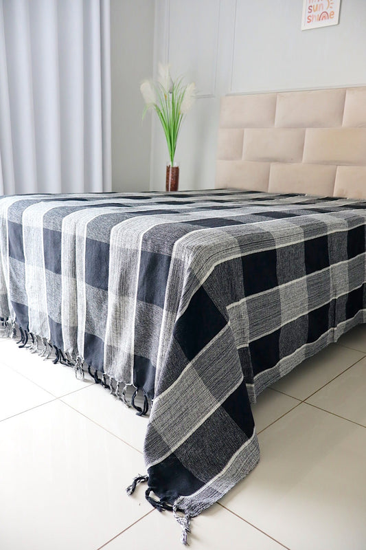 Colcha para Cama Casal 2,20x2,50m Artesanal Xadrez Preta e Cru
