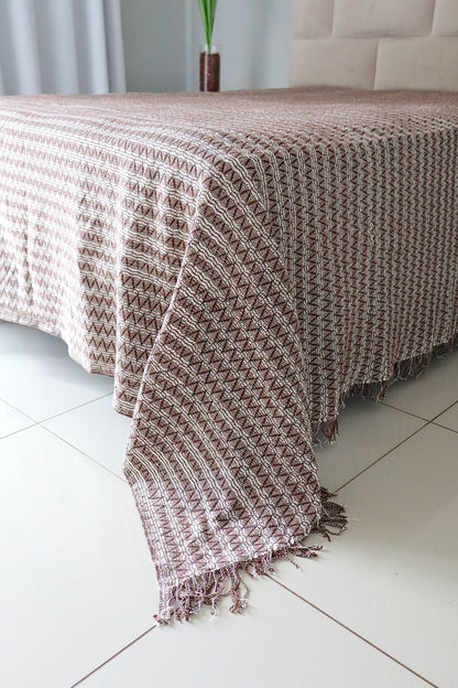 Colcha para Cama Queen em Renda Marrom e Cru 2,30x2,90m