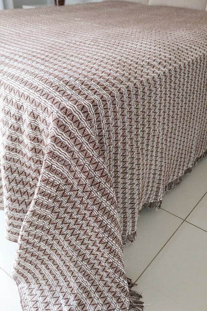 Colcha para Cama Queen em Renda Marrom e Cru 2,30x2,90m