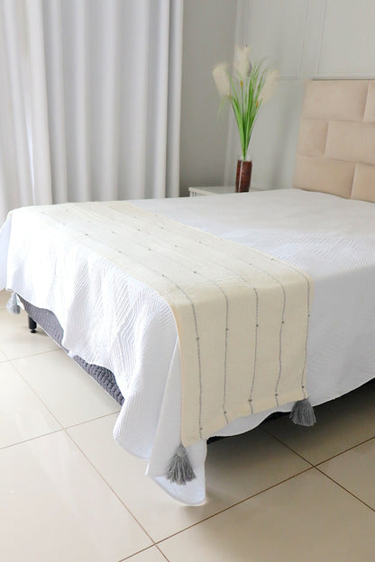 Peseira de Algodão com Pompom Cinza Boho 0,50x2,30m