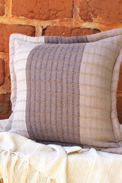 Capa de Almofada Decorativa em Algodão Listrada Marrom 45x45