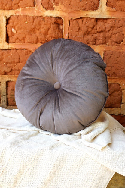 Almofada Redonda Decorativa Com Botão Suede Marrom