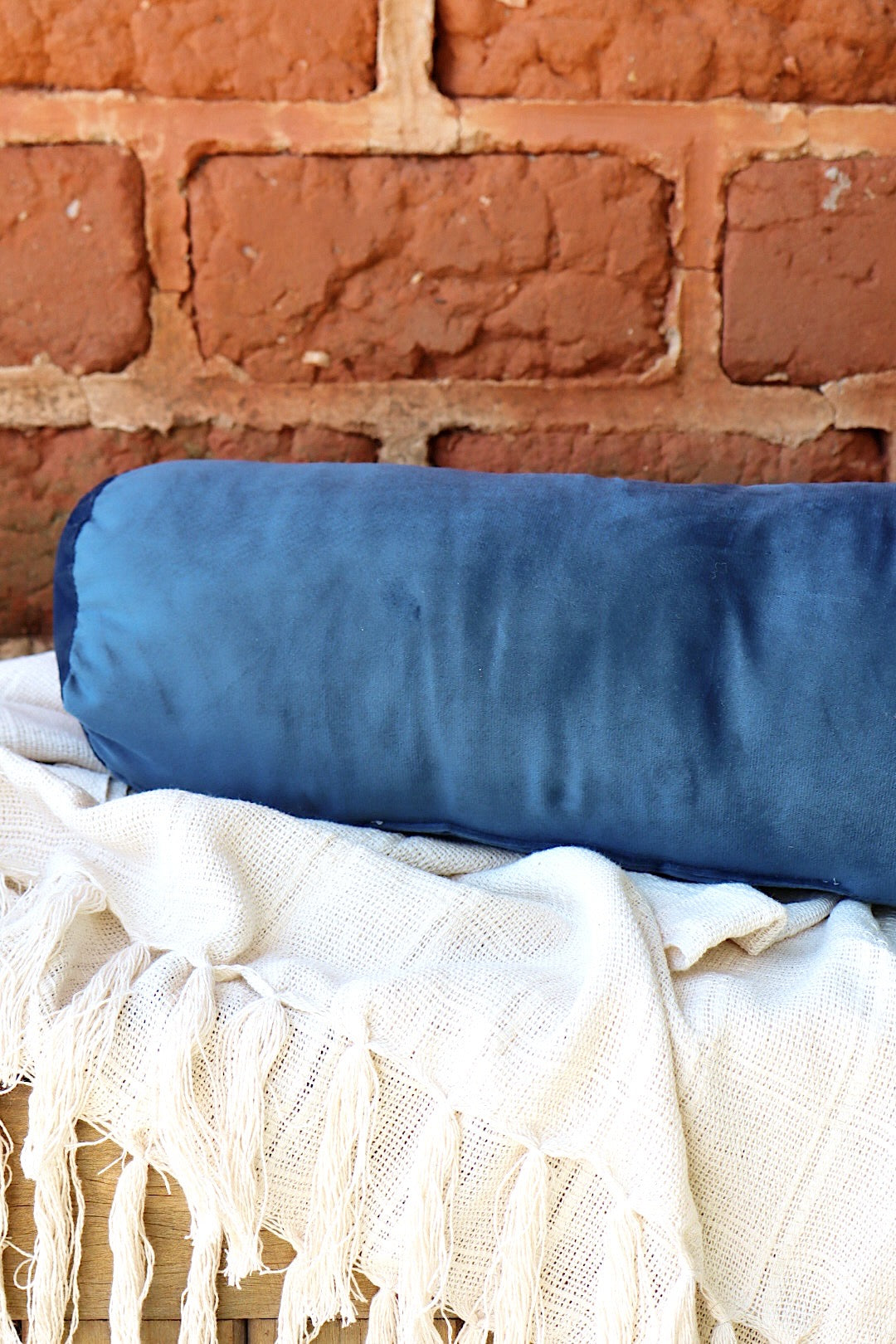 Almofada Rolinho Decorativa Suede Azul