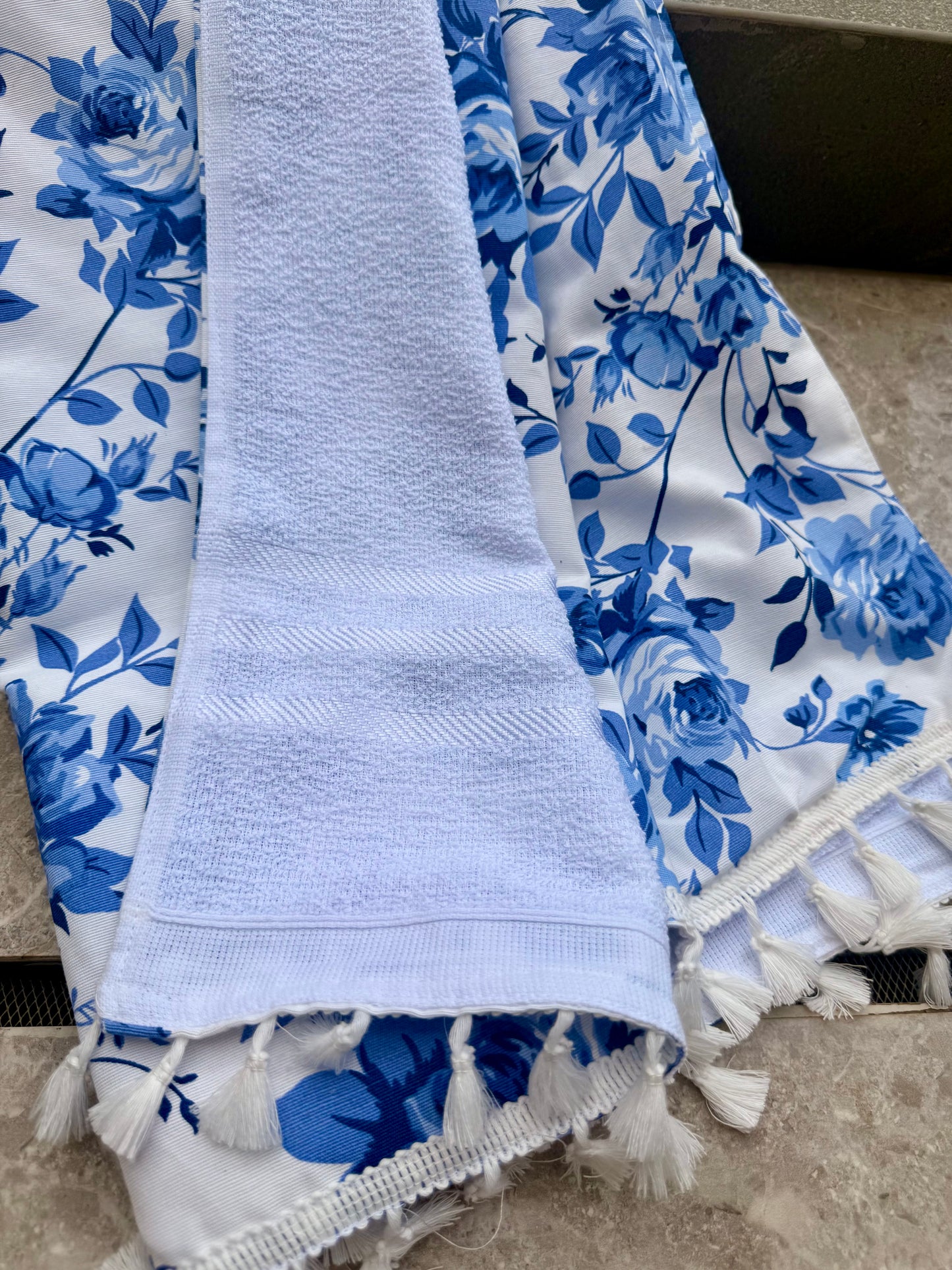 Toalha Canga Dupla Face com Tecido Impermeável Belize Floral Azul