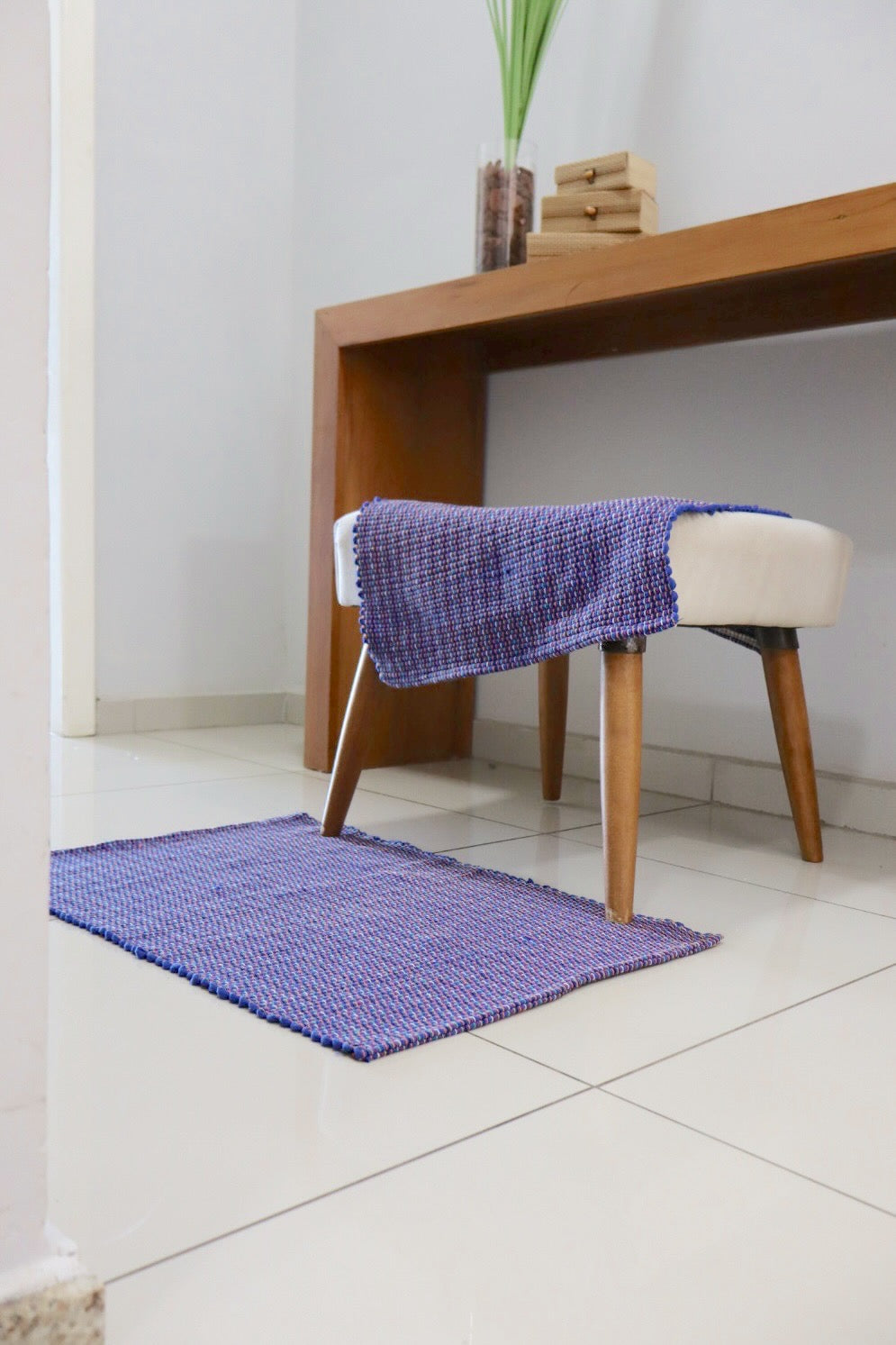 Par de Tapete de Malha Sem Franja Liso Azul Caneta