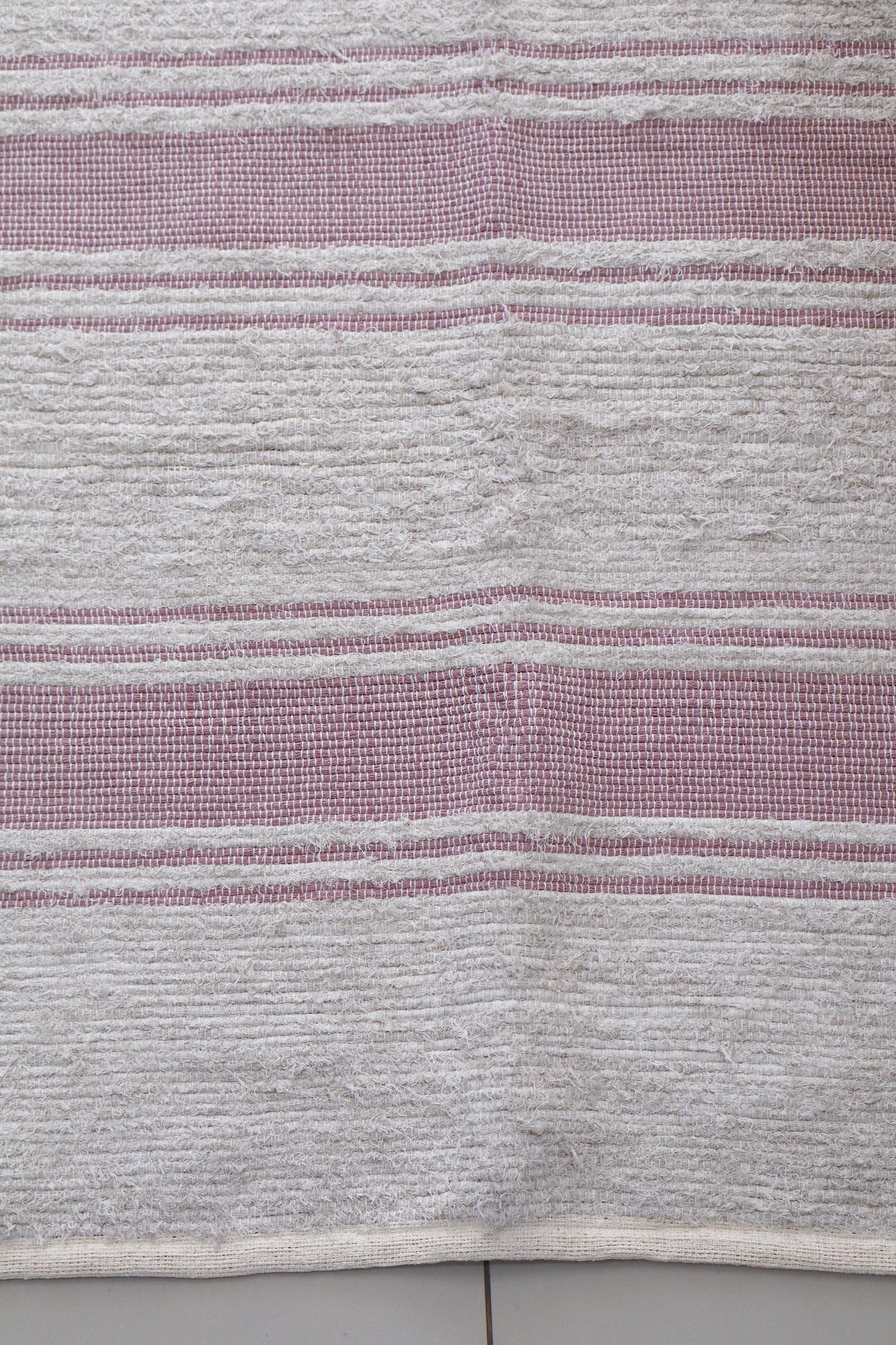 Tapete Algodão Bordado Listrado Chic Rosê/Rosa Seco 1,50x2,00m