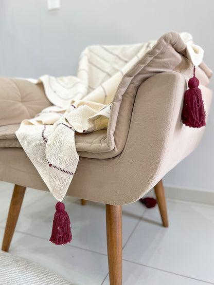 Manta para Sofá / Peseira Pompom Boho Vinho 1,20mx1,80m