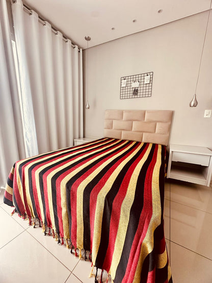 Colcha para Cama Casal 2,20x2,50m Artesanal Listrada Vermelha, Preta e Amarela