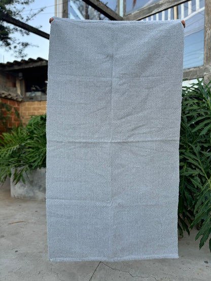 Tapete Médio Linha Liso Cinza 0,90x1,50m