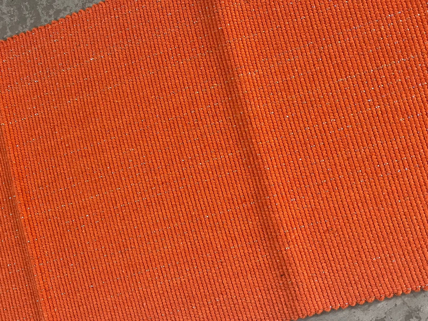 Caminho de Mesa Linha com Fio Lurex Laranja 2,0m