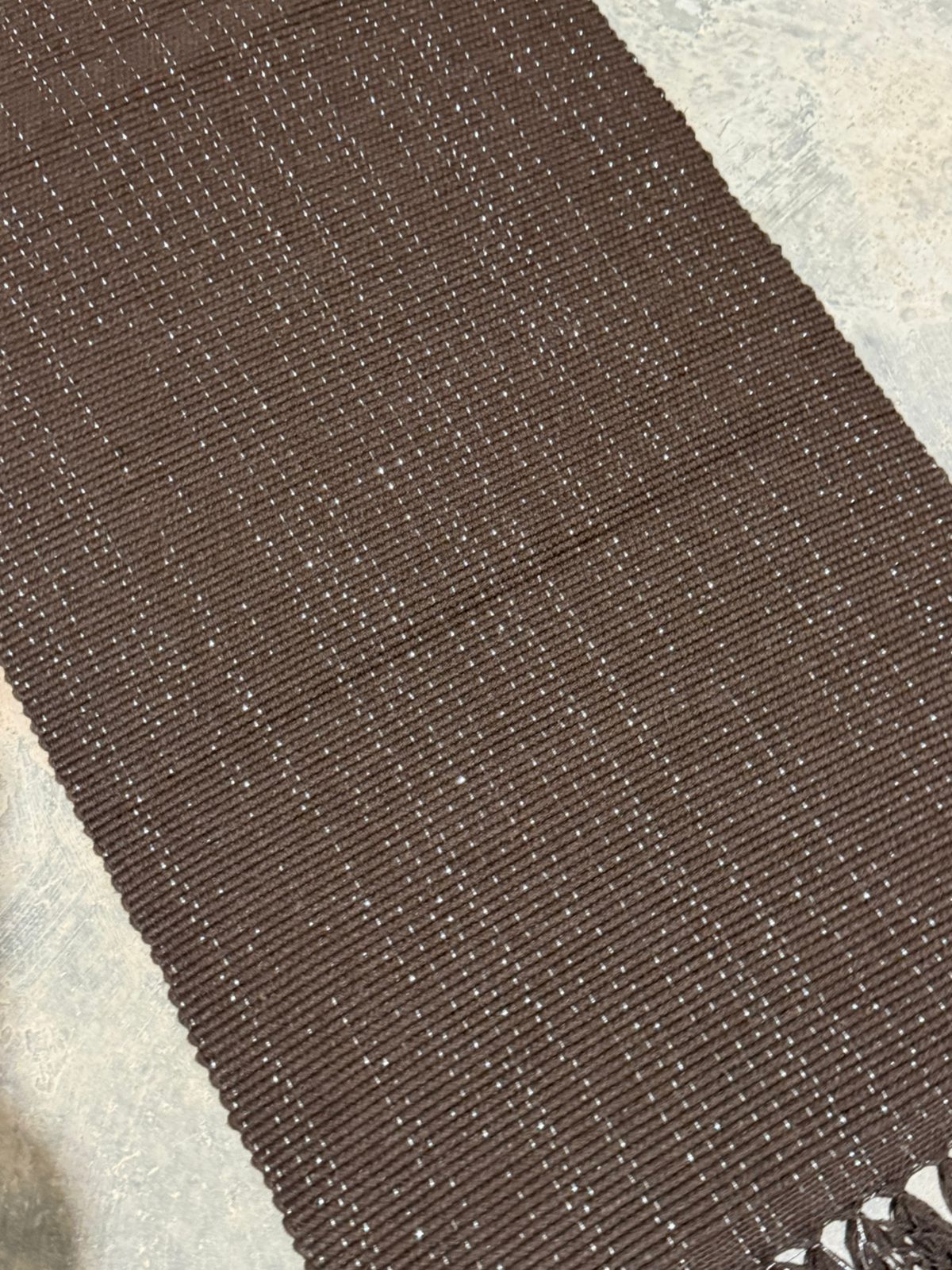 Caminho de Mesa Linha com Fio Lurex Marrom 1,5m