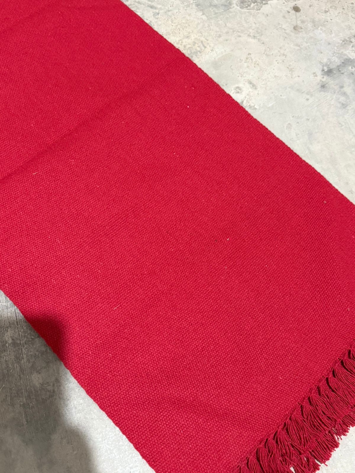Caminho de Mesa Algodão Vermelho Liso 2,0m